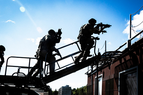 policjanci w trakcie szkoleń