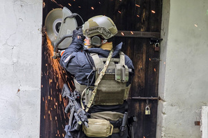 policjanci w trakcie czynności
