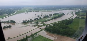 Zalane tereny w powiecie mieleckim z policyjnego śmigłowca