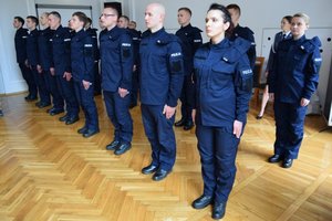 Policjanci podczas uroczystego ślubowania