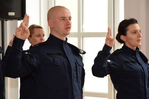 Policjanci podczas uroczystego ślubowania