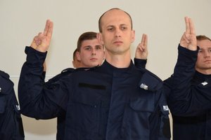 Policjanci podczas uroczystego ślubowania