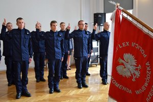 Policjanci podczas uroczystego ślubowania