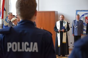 Policjanci podczas uroczystego ślubowania