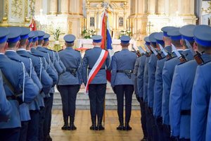 Policjanci podczas uroczystej Mszy Świętej