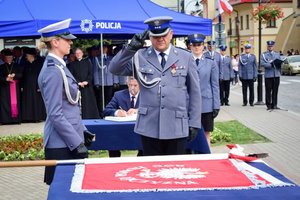 Uroczystość wręczenia sztandaru na Placu Farnym w Rzeszowie