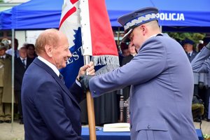 Uroczystość wręczenia sztandaru na Placu Farnym w Rzeszowie