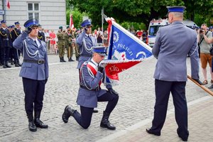 Uroczystość wręczenia sztandaru na Placu Farnym w Rzeszowie