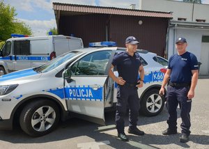 Mieleccy policjanci, którzy eskortowali do szpitala dziewczynkę z zatruciem