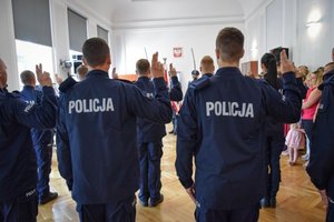 Policjanci podczas uroczystego ślubowania