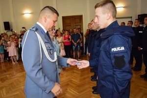 Policjanci podczas uroczystego ślubowania