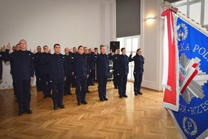 Ślubowanie nowych policjantów w auli Komendy Wojewódzkiej Policji