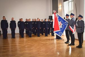 Ślubowanie nowo przyjętych policjantów w auli Komendy Wojewódzkiej Policji w Rzeszowie