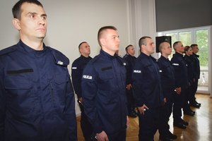 Ślubowanie nowo przyjętych policjantów w auli Komendy Wojewódzkiej Policji w Rzeszowie