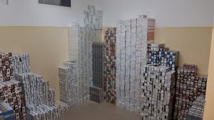 Zabezpieczone papierosy bez polskich znaków akcyzy i pieniądze mogące pochodzić z tego nielegalnego procederu