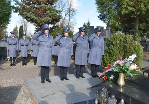 Komendanci Policji oddają hołd zmarłemu Generałowi