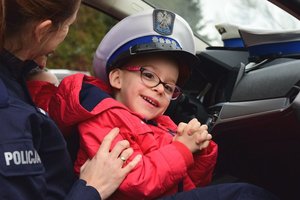 Fabianek i Sebastian podczas odwiedzin w Komendzie Wojewódzkiej Policji w Rzeszowie