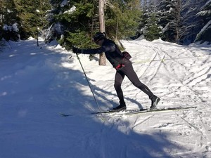 krośnieńska policjantka na trasie biegu narciarskiego