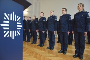 Policjanci podczas uroczystości ślubowania