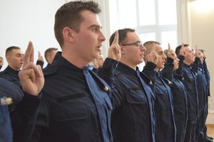 Policjanci podczas uroczystości ślubowania