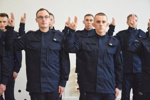 Policjanci podczas uroczystości ślubowania