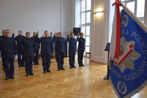 Policjanci podczas uroczystości ślubowania