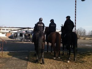 Ćwiczenia z wykorzystaniem policyjnego Black Hawka