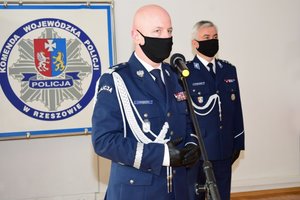 Na pierwszym planie Komendant Główny Policji gen. insp. Jarosław Szymczyk, po prawej inspektor Dariusz Matusiak Komendant Wojewódzki Policji w Rzeszowie