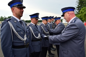 Funkcjonariusze podczas Święta Policji na placu apelowym Oddziału Prewencji Policji.