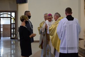 Uroczystość wręczenia sztandaru dla Komendy Powiatowej Policji w Ropczycach - Msza Święta