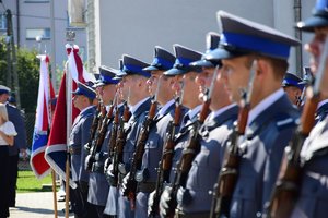 Uroczystość wręczenia sztandaru dla Komendy Powiatowej Policji w Ropczycach