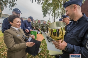 Stermotorzyści rywalizowali w zawodach - na zdjęciu uczestnicy biorący udział w zawodach podczas wykonywanych konkurencji i wręczania nagród