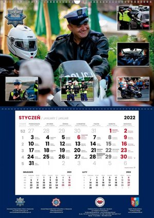 strona policyjnego kalendarza na rok 2022, w górnej części galeria różnych zdjęć policjantów podczas słuzby