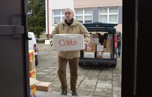 przekazywanie darów zakupionych dla uchodźców, oficer łącznikowy
