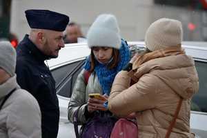 Policjanci pełniący służbę na granicy w Krościenku i udzielający pomocy uchodźcom z Ukrainy