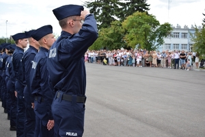 Policjanci podczas uroczystości ślubowania na placu apelowym Oddziału Prewencji Policji w Rzeszowie.