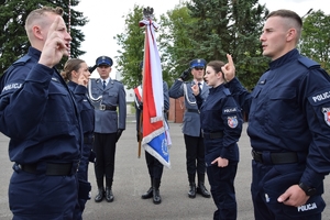 Policjanci podczas uroczystości ślubowania na placu apelowym Oddziału Prewencji Policji w Rzeszowie.