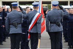 Policjanci podczas uroczystości ślubowania na placu apelowym Oddziału Prewencji Policji w Rzeszowie.