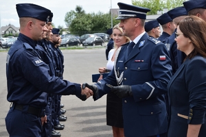 Policjanci podczas uroczystości ślubowania na placu apelowym Oddziału Prewencji Policji w Rzeszowie.