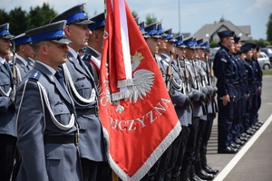 Policjanci podczas uroczystości ślubowania na placu apelowym Oddziału Prewencji Policji w Rzeszowie.