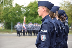 Policjanci podczas uroczystości ślubowania na placu apelowym Oddziału Prewencji Policji w Rzeszowie.