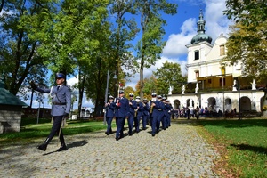 Odsłonięcie tablicy upamiętniającej funkcjonariuszy Policji Państwowej w Kalwarii Pacławskiej