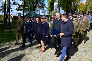 Odsłonięcie tablicy upamiętniającej funkcjonariuszy Policji Państwowej w Kalwarii Pacławskiej