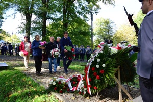 Odsłonięcie tablicy upamiętniającej funkcjonariuszy Policji Państwowej w Kalwarii Pacławskiej