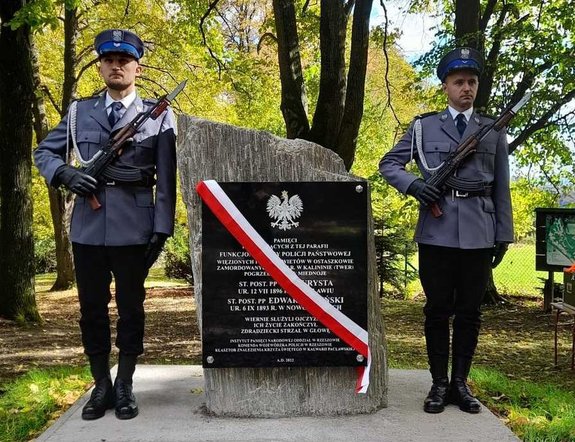 Tablica upamiętniająca funkcjonariuszy Policji Państwowej w Kalwarii Pacławskiej