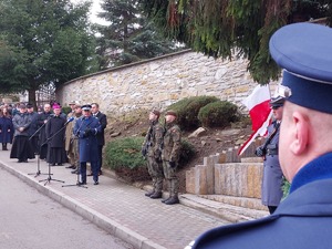 Odsłonięcie pomnika żołnierzy AK w Brzostku