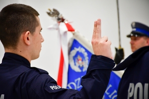 Policjanci podczas ślubowania w auli Oddziału Prewencji Policji w Rzeszowie