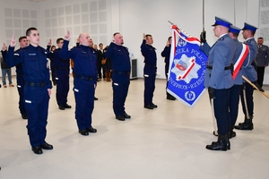 Policjanci podczas ślubowania w auli Oddziału Prewencji Policji w Rzeszowie