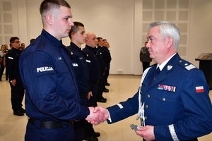 Policjanci podczas ślubowania w auli Oddziału Prewencji Policji w Rzeszowie