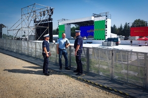Policjanci podczas zabezpieczenia uroczystości beatyfikacyjnych w Markowej.